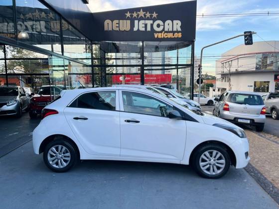 HYUNDAI HB20 1.0 COMFORT 12V FLEX 4P MANUAL HYUNDAI HB20 1.0 COMFORT 12V FLEX 4P MANUAL